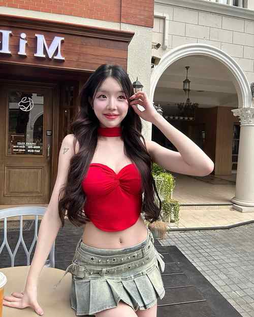 นีนี่ ชญาพัชร์ เน็ตไอดอลสาวลูกครึ่งไทย-ไต้หวัน